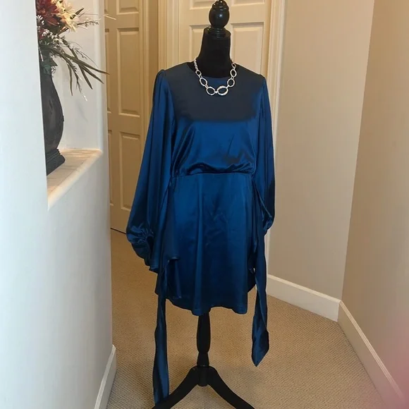 Petal & pup satin balloon sleeve faux wrap mini dress Sz 2 nwot - Picture 11 of 16